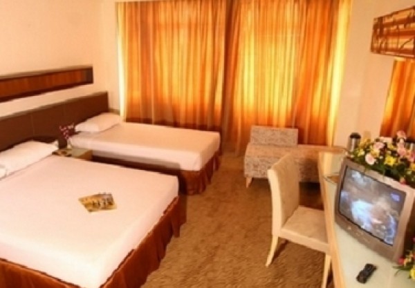 اتاق سه تخته تویین هتل جهان تهران